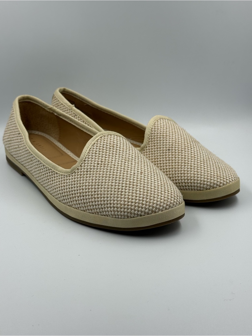 Kelly & Katie Grady Slip On Flats Comfort Soles Size 9 Oatmeal Neutral Resort